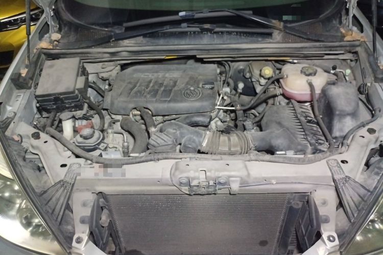 Used Buick GL8 2014 2.4L Classic Edition Engine Bay