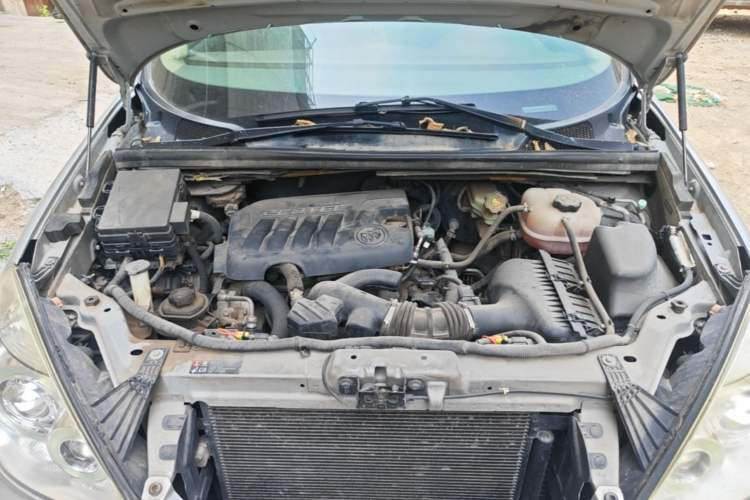 Used Buick GL8 2014 2.4L Classic Edition Engine Bay