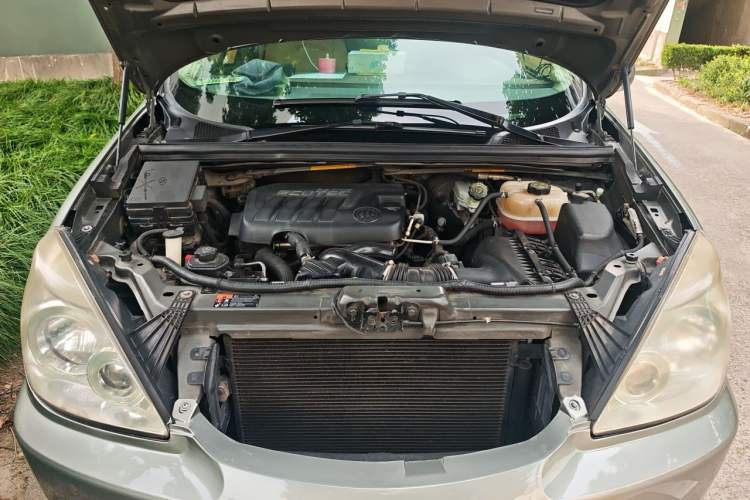 Used Buick GL8 2014 2.4L Comfort Edition Engine Bay