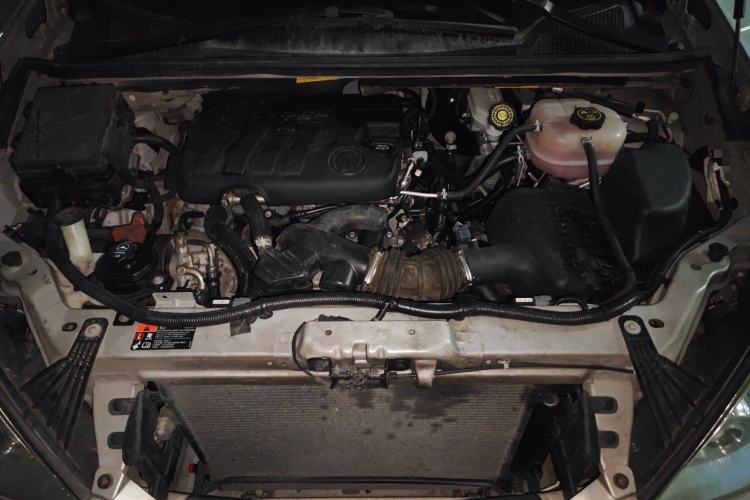 Used Buick GL8 2014 2.4L Classic Edition Engine Bay