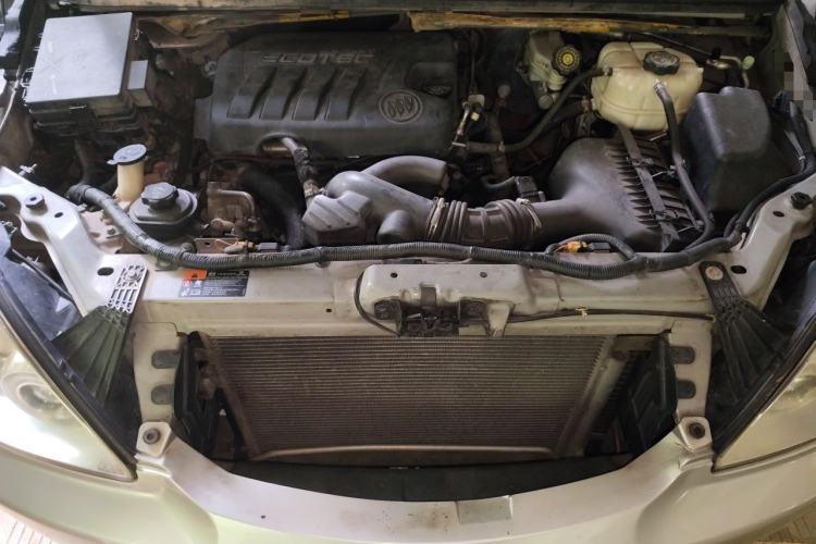 Used Buick GL8 2014 2.4L Classic Edition Engine Bay