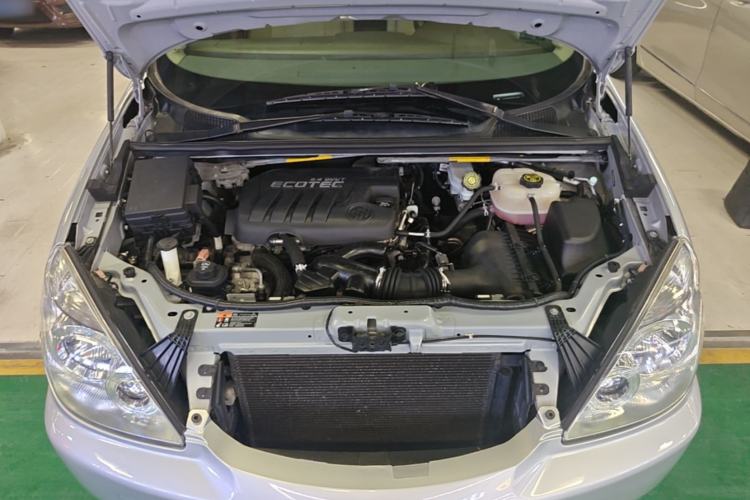 Used Buick GL8 2014 2.4L Classic Edition Engine Bay