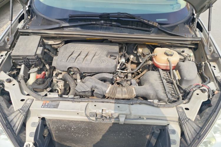 Used Buick GL8 2014 2.4L Classic Edition Engine Bay