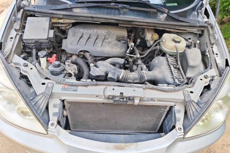 Used Buick GL8 2014 2.4L Classic Edition Engine Bay