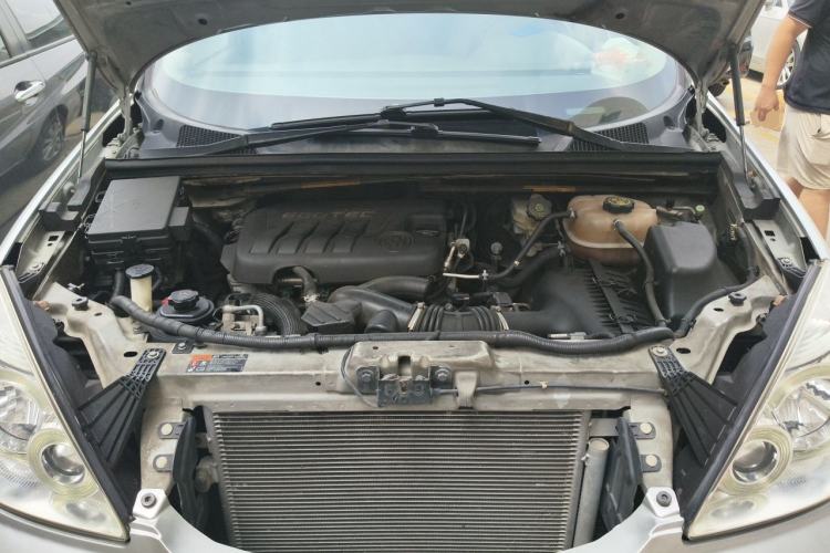 Used Buick GL8 2014 2.4L Classic Edition Engine Bay
