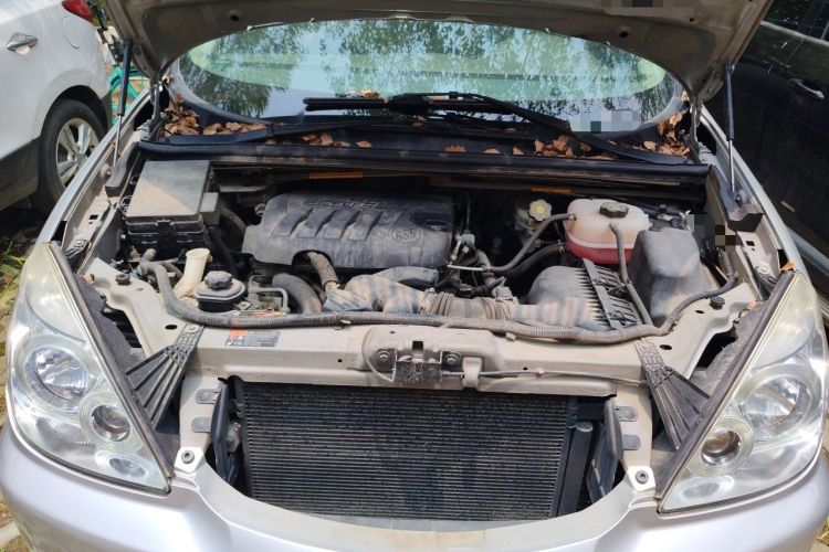 Used Buick GL8 2014 2.4L Classic Edition Engine Bay