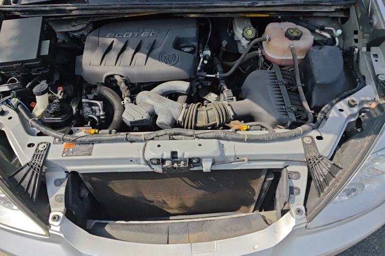 Used Buick GL8 2014 2.4L Classic Edition Engine Bay