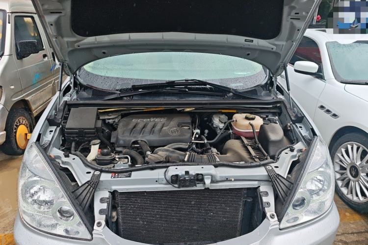 Used Buick GL8 2014 2.4L Classic Edition Engine Bay
