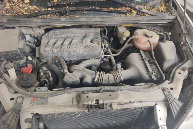 Used Buick GL8 2014 2.4L Classic Edition Engine Bay
