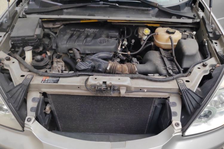 Used Buick GL8 2014 2.4L Comfort Edition Engine Bay