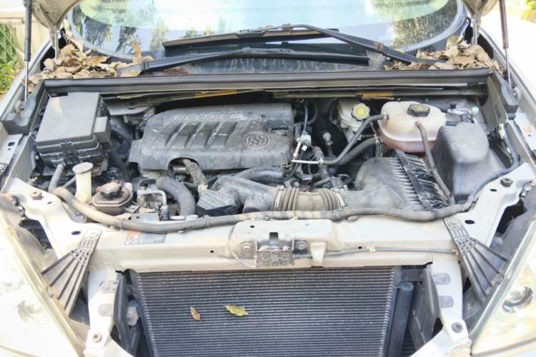 Used Buick GL8 2014 2.4L Classic Edition Engine Bay