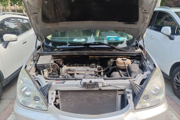 Used Buick GL8 2014 2.4L Executive Edition Engine Bay