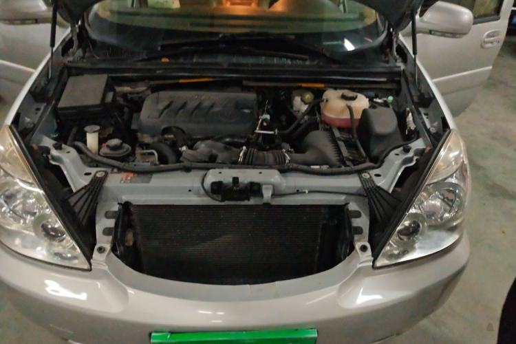 Used Buick GL8 2014 2.4L Classic Edition Engine Bay