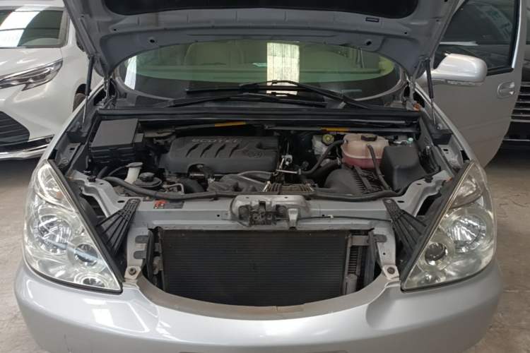 Used Buick GL8 2014 2.4L Classic Edition Engine Bay