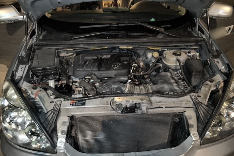 Used Buick GL8 2014 2.4L Classic Edition Engine Bay