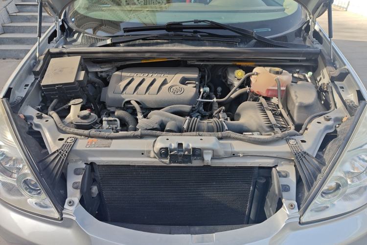 Used Buick GL8 2014 2.4L Classic Edition Engine Bay