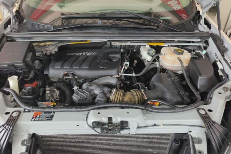 Used Buick GL8 2014 2.4L Classic Edition Engine Bay