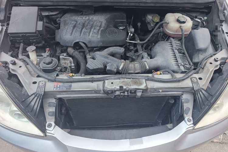 Used Buick GL8 2014 2.4L Executive Edition Engine Bay