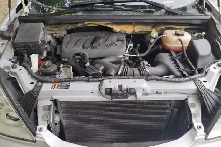 Used Buick GL8 2014 2.4L Classic Edition Engine Bay