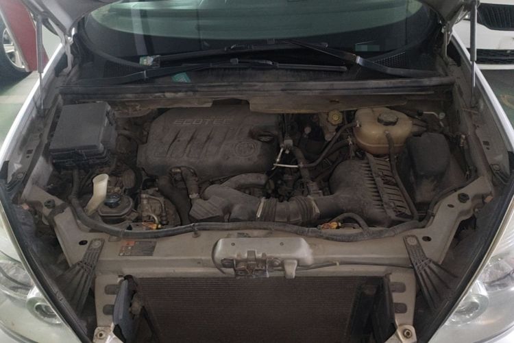 Used Buick GL8 2014 2.4L Classic Edition Engine Bay