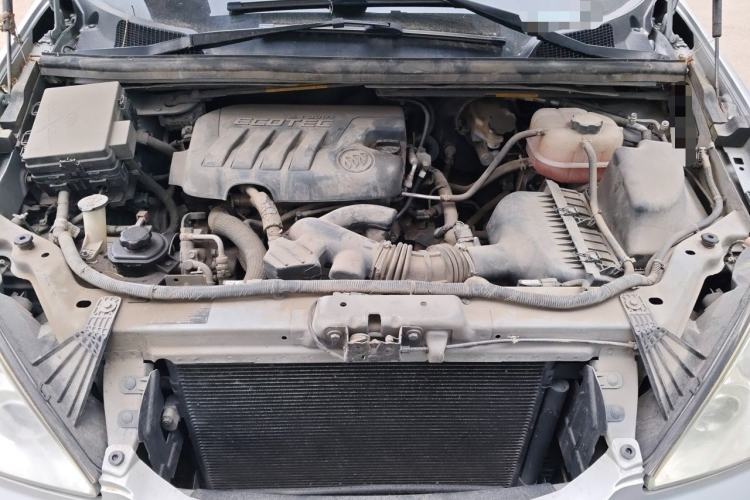 Used Buick GL8 2014 2.4L Classic Edition Engine Bay