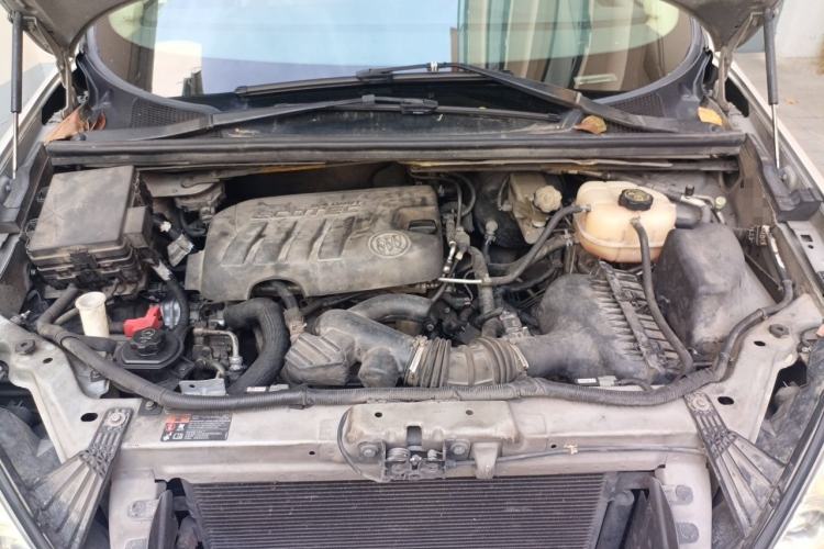 Used Buick GL8 2014 2.4L Executive Edition Engine Bay