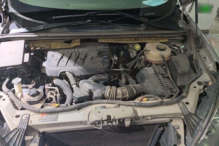 Used Buick GL8 2014 2.4L Classic Edition Engine Bay