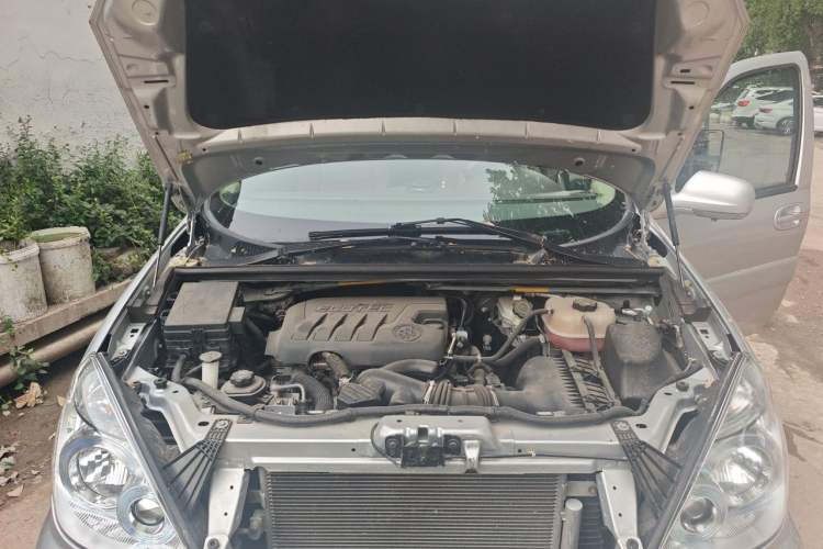 Used Buick GL8 2014 2.4L Comfort Edition Engine Bay