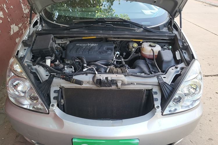 Used Buick GL8 2014 2.4L Classic Edition Engine Bay