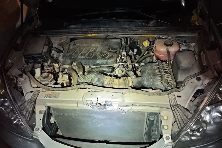 Used Buick GL8 2014 2.4L Classic Edition Engine Bay