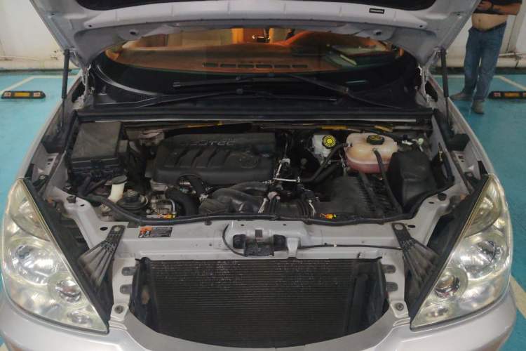 Used Buick GL8 2014 2.4L Classic Edition Engine Bay