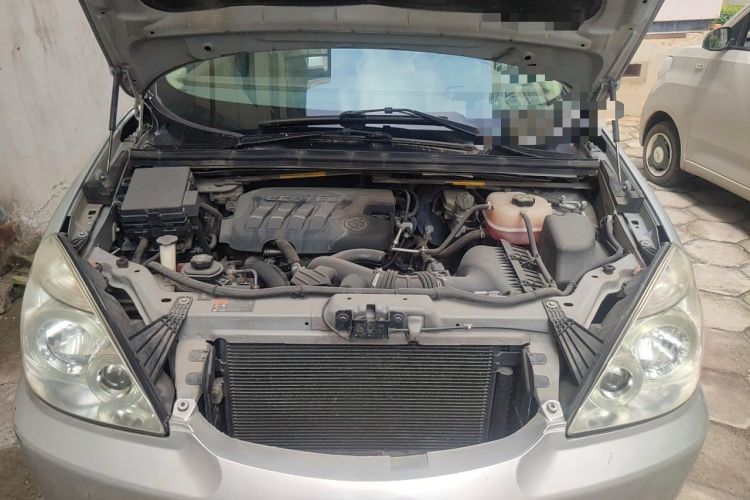 Used Buick GL8 2014 2.4L Classic Edition Engine Bay