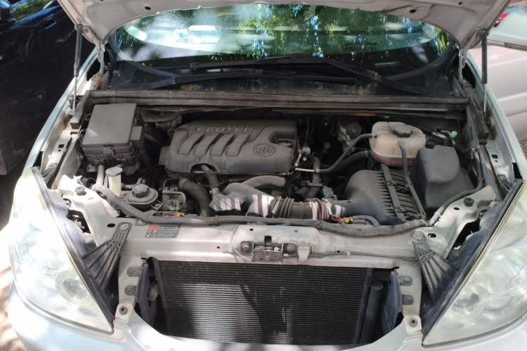 Used Buick GL8 2014 2.4L Comfort Edition Engine Bay