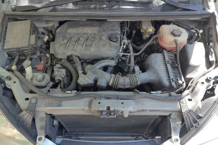 Used Buick GL8 2014 2.4L Comfort Edition Engine Bay