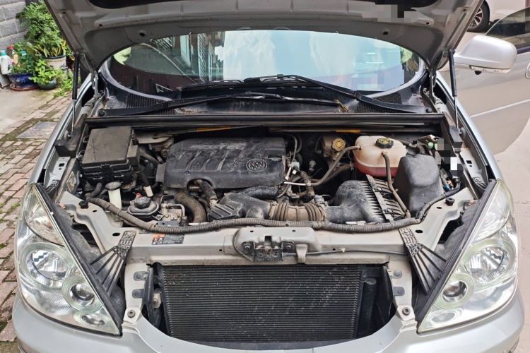 Used Buick GL8 2014 2.4L Classic Edition Engine Bay