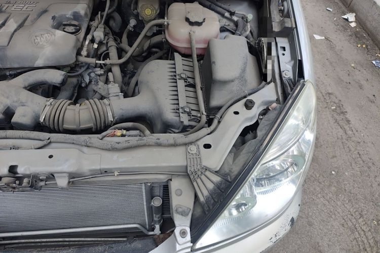 Used Buick GL8 2014 2.4L Classic Edition Engine Bay Left