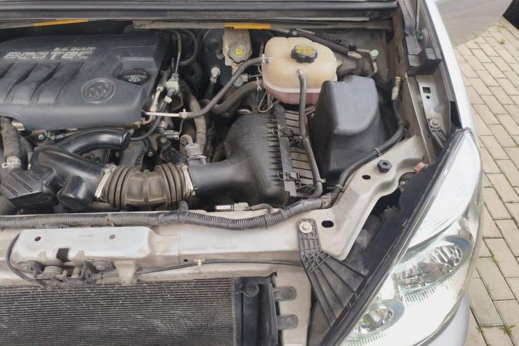 Used Buick GL8 2014 2.4L Comfort Edition Engine Bay Left