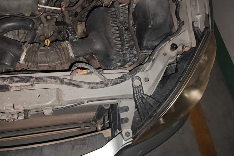 Used Buick GL8 2014 2.4L Classic Edition Engine Bay Left