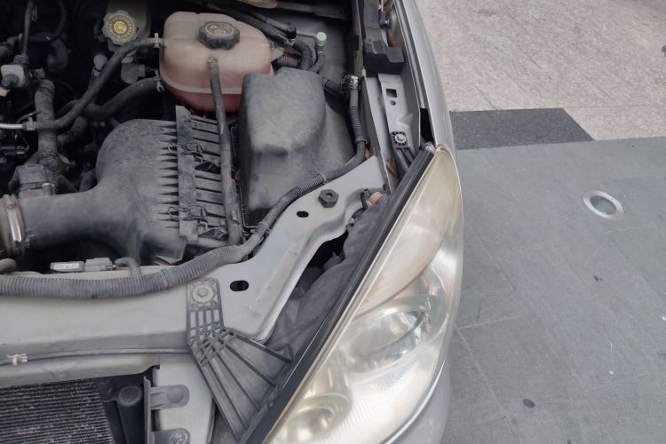 Used Buick GL8 2014 2.4L Executive Edition Engine Bay Left