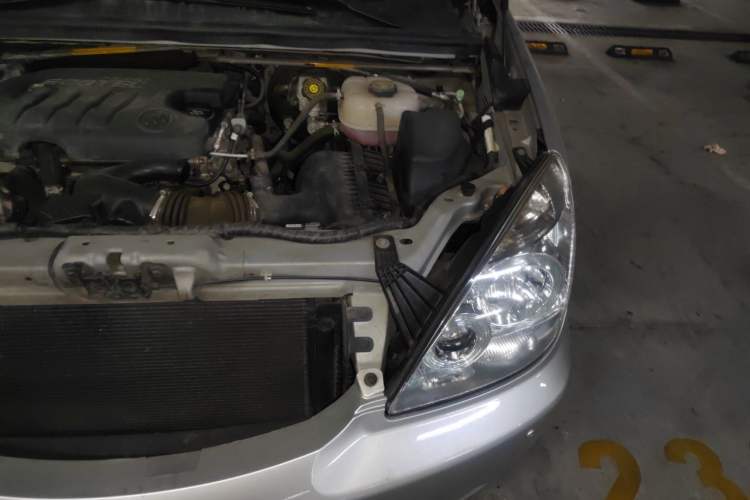 Used Buick GL8 2014 2.4L Classic Edition Engine Bay Left