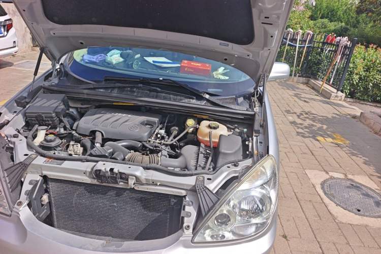 Used Buick GL8 2014 2.4L Classic Edition Engine Bay Left