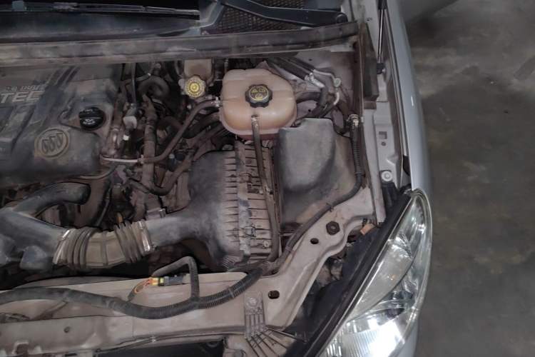 Used Buick GL8 2014 2.4L Executive Edition Engine Bay Left