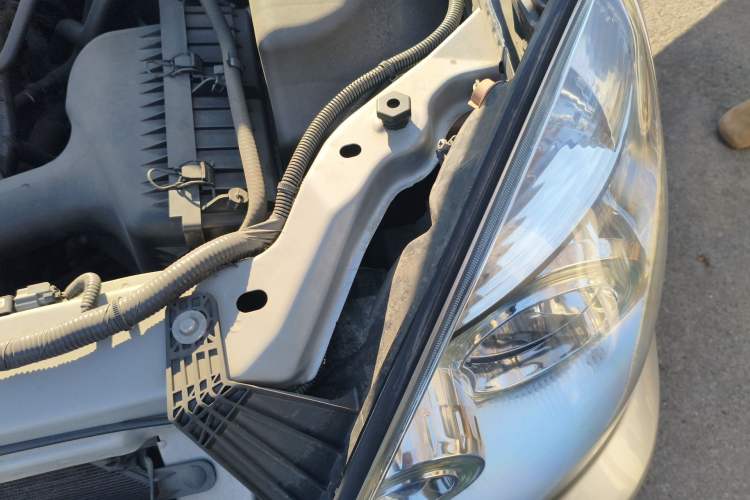 Used Buick GL8 2014 2.4L Classic Edition Engine Bay Left