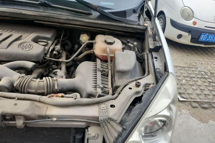 Used Buick GL8 2014 2.4L Classic Edition Engine Bay Left