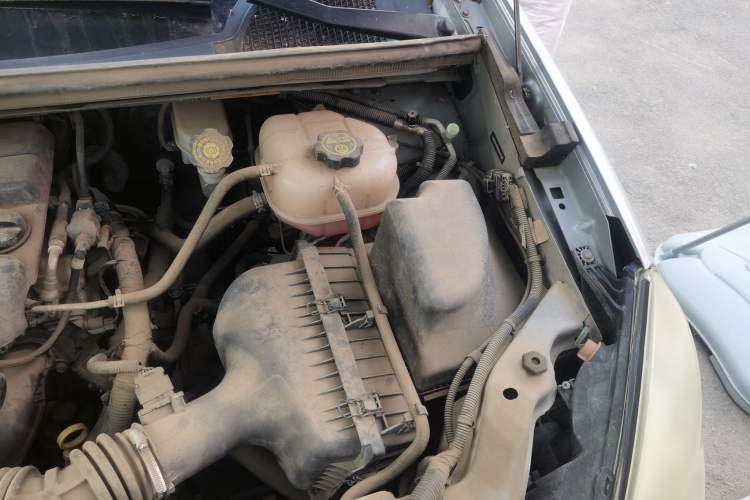 Used Buick GL8 2014 2.4L Classic Edition Engine Bay Left