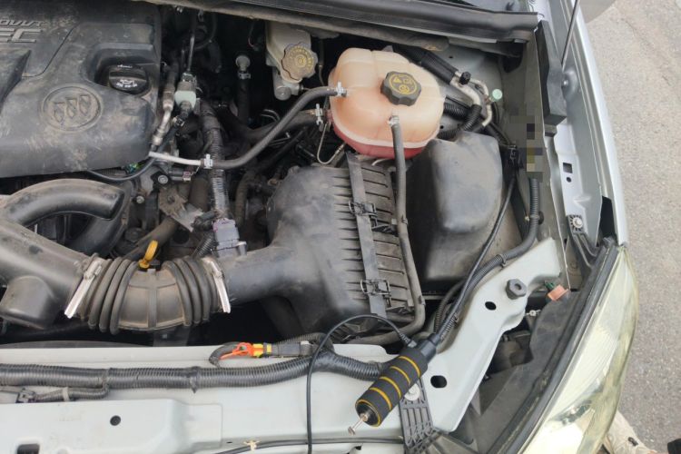 Used Buick GL8 2014 2.4L Classic Edition Engine Bay Left