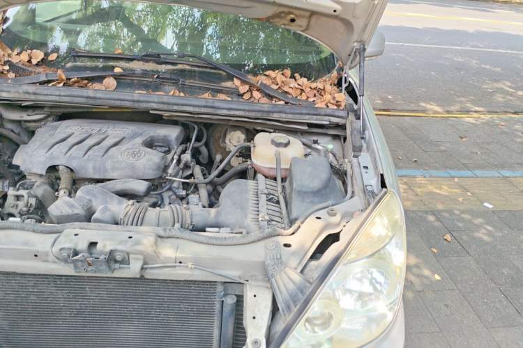 Used Buick GL8 2014 2.4L Classic Edition Engine Bay Left