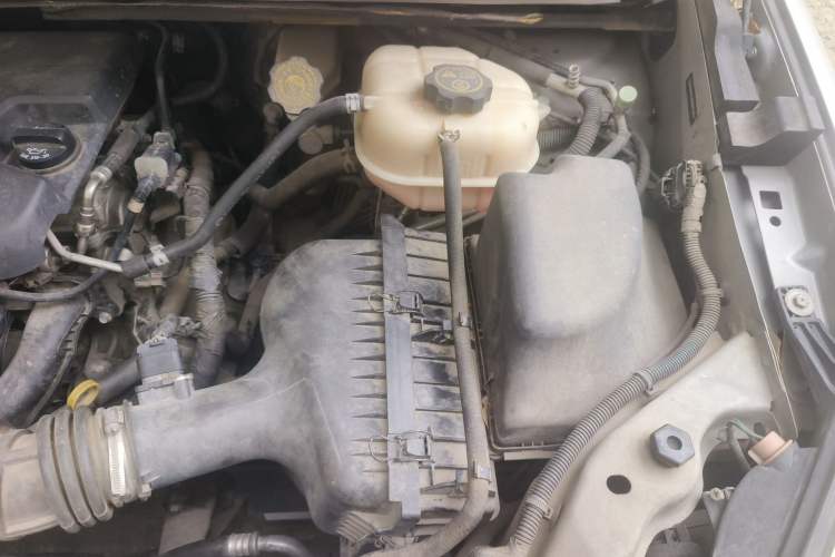 Used Buick GL8 2014 2.4L Classic Edition Engine Bay Left