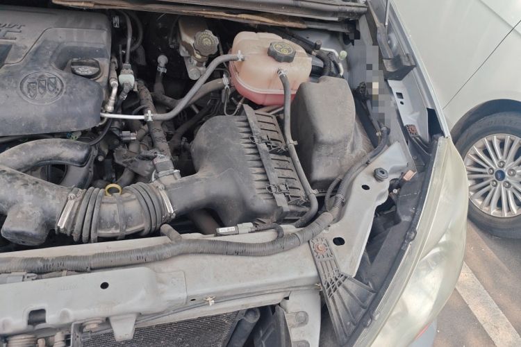 Used Buick GL8 2014 2.4L Comfort Edition Engine Bay Left