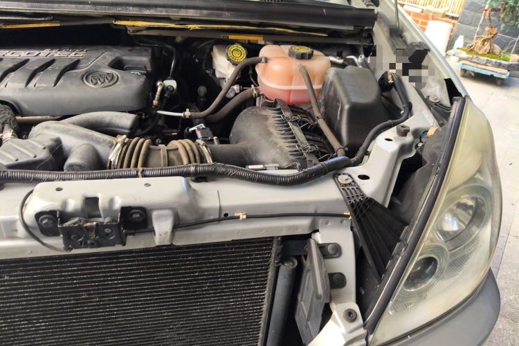 Used Buick GL8 2014 2.4L Classic Edition Engine Bay Left